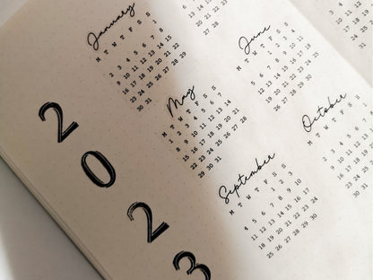 Medium Monthly Scripts - MELLOW Font